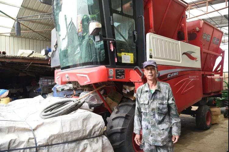 花生撿拾收獲機——還是中聯(lián)收獲更靠譜!