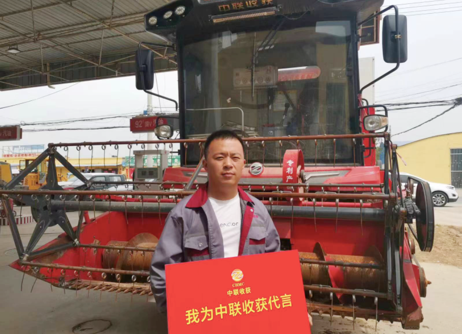 有三臺(tái)挖掘機(jī)的董老板為何轉(zhuǎn)型開收割機(jī)？收的都是現(xiàn)錢！(圖1)